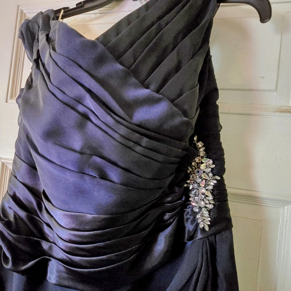 Jade by Jasmine formal gown  Sz. 14. Worn once.  Navy blue satin - Picture 2 of 5
